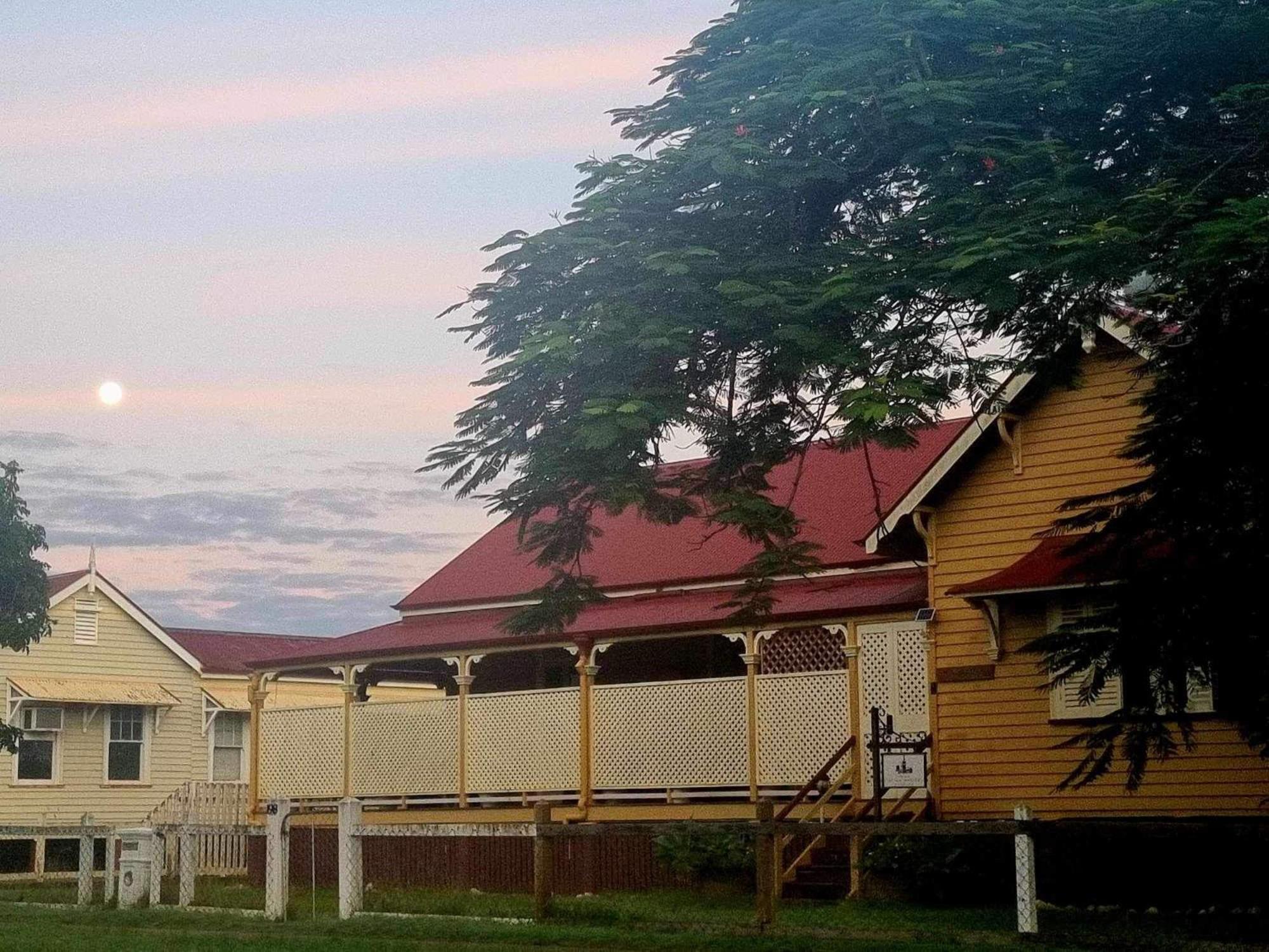 Bed & Breakfast The Old Station Masters House Qld *